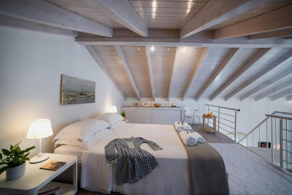 Newly Renovated 1730's Venetian Loft *